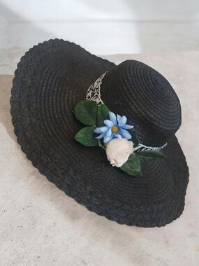 Black Wide-Brim Floral Straw Sun Hat
